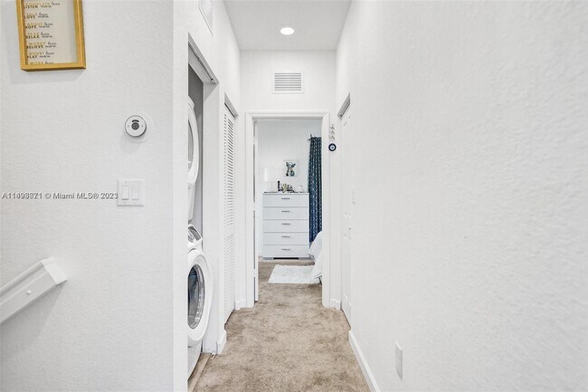 Building Photo - 360 NE 208th Terrace