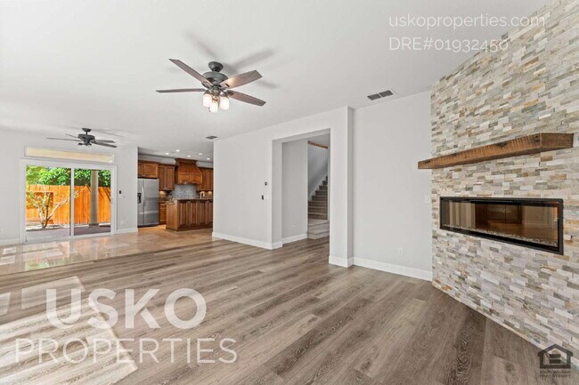 Building Photo - "Spacious 4-Bedroom Retreat with 2.5 Baths...