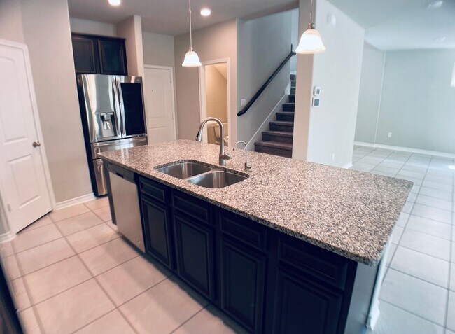 Building Photo - Charming Nestled Home near 281 and 1604