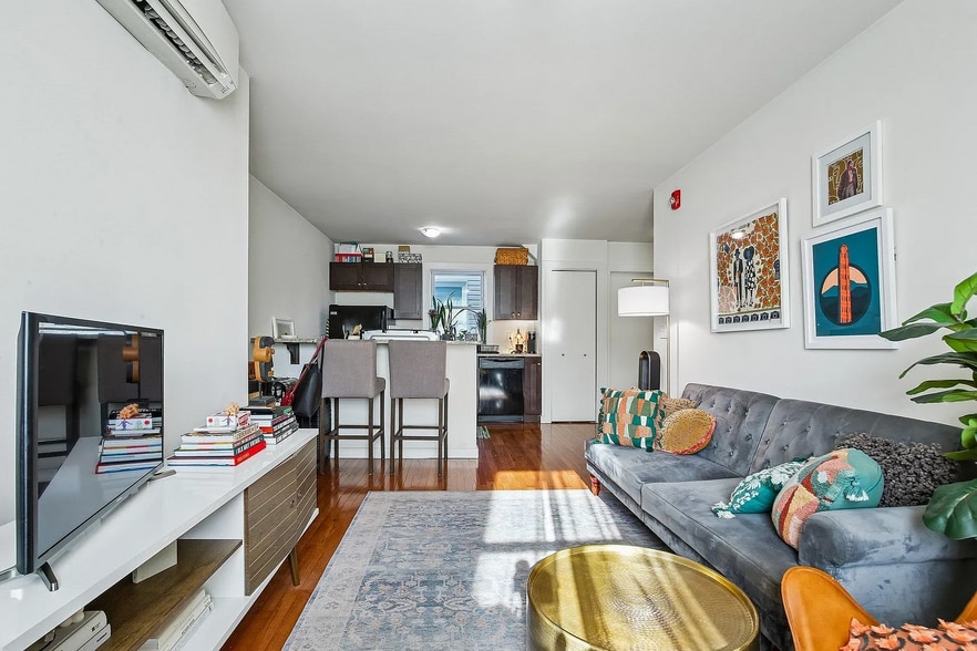 Building Photo - 324 4th St