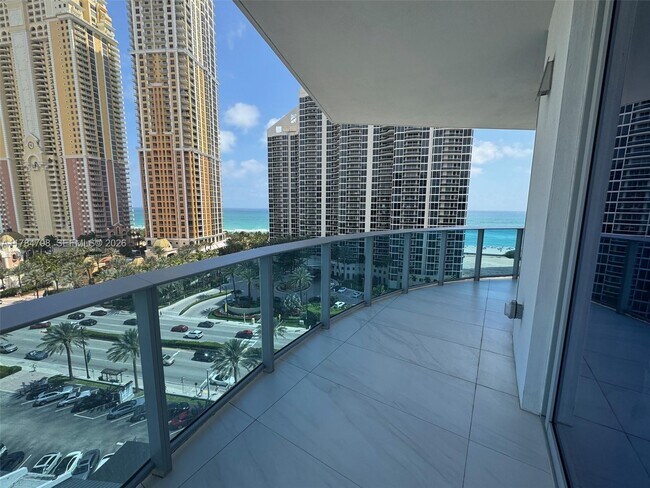 Building Photo - 17550 Collins Ave