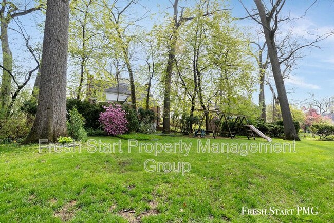 Building Photo - 28 Woodmer Ln