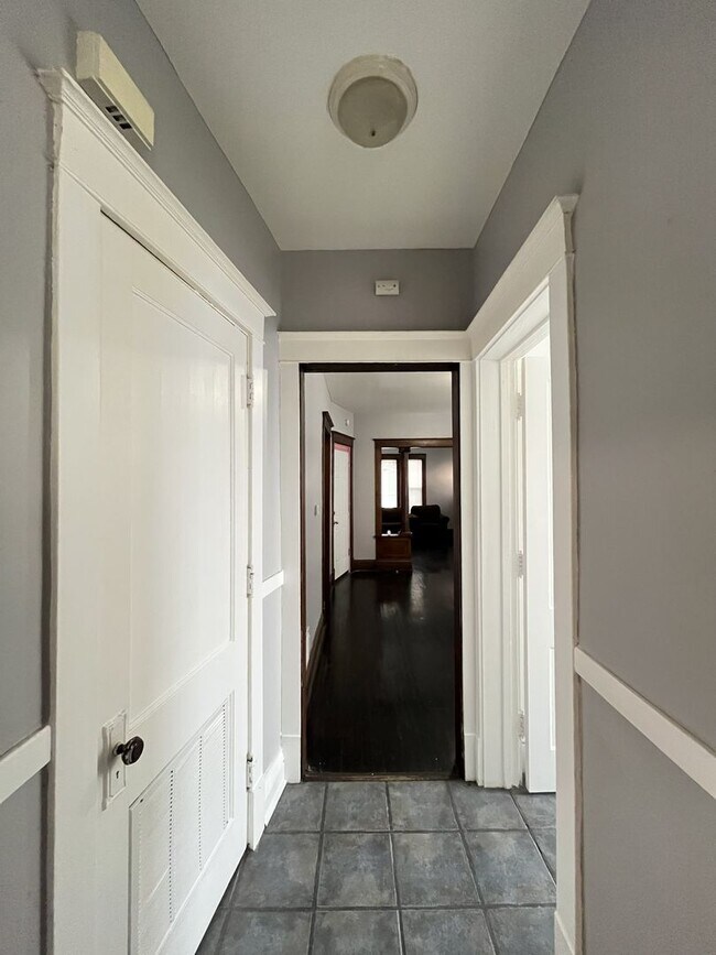 Building Photo - 305 Herkimer St