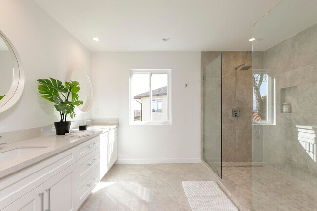 Building Photo - **3900 Paseo De Las Tortugas Torrance** Spacious 4 bedroom 3 bath with beautiful view!