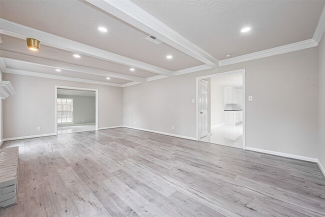 Building Photo - 10815 Creektree Dr