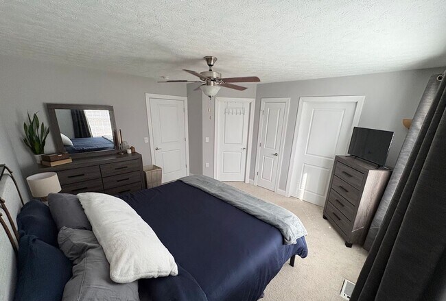 Building Photo - Townhouse for Rent in Spring Oaks!