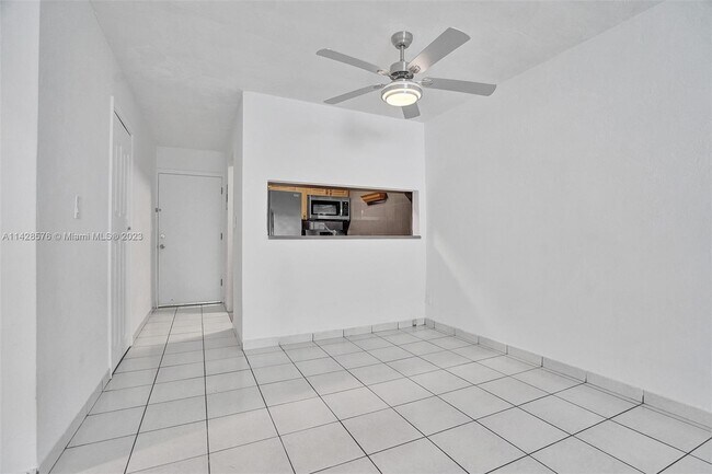 Building Photo - 505 NE 30th St