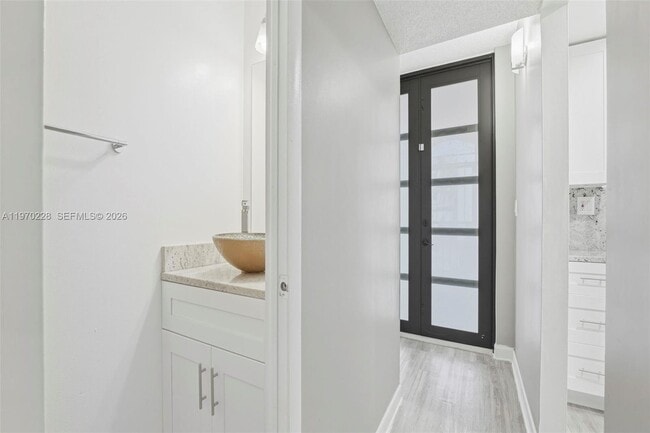 Building Photo - 1096 W 42nd Pl