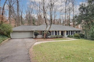 Building Photo - 4601 Club Cir NE