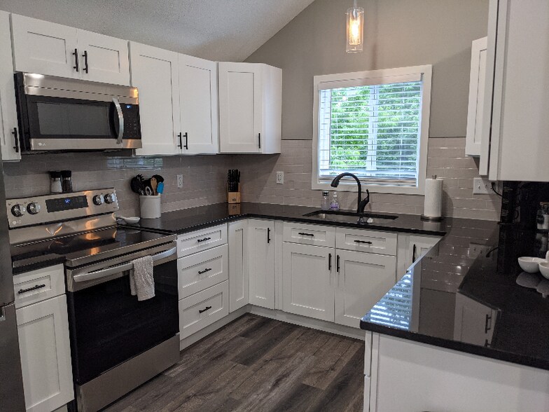 Building Photo - 7105 N Walnut St