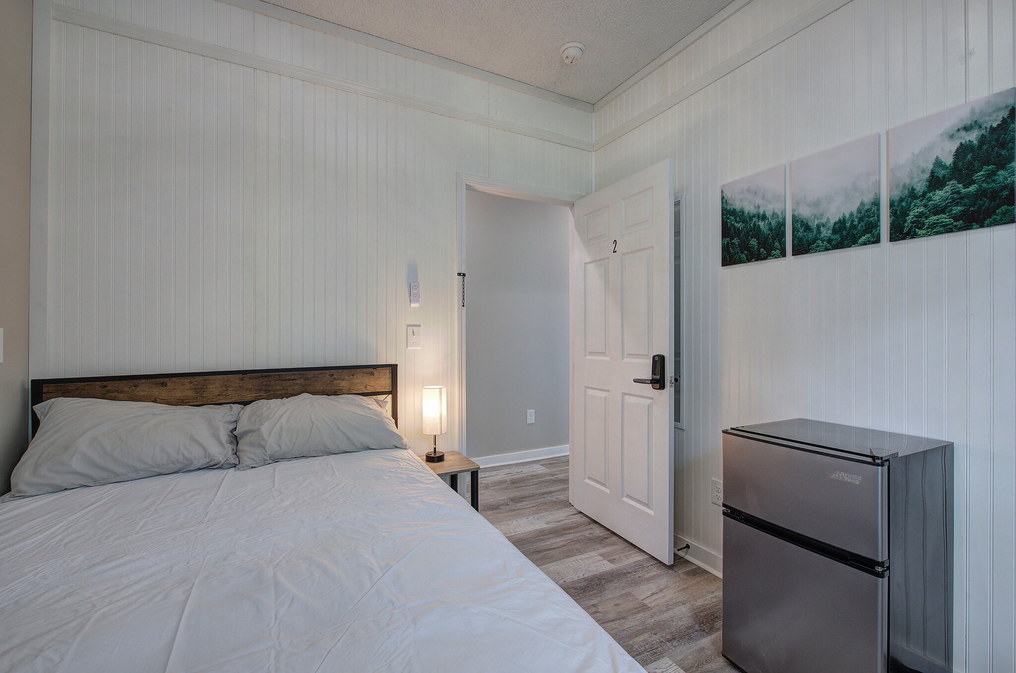 Room 2 - 227 Saint Elmo Cir