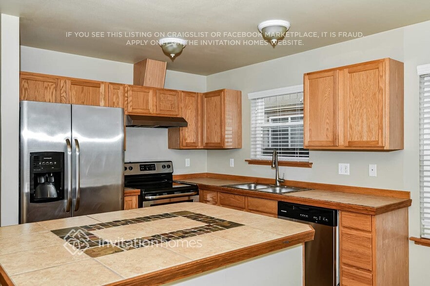 Building Photo - 409 Pine Ave