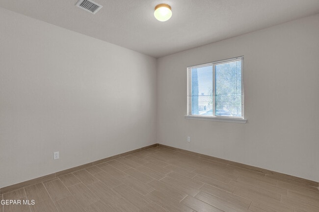 Building Photo - 803 Luisa St