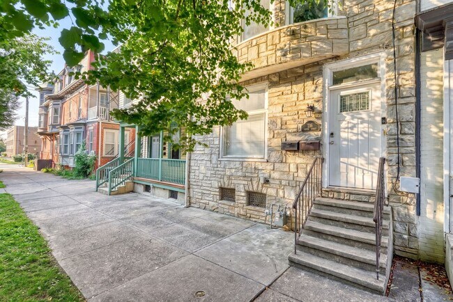 Building Photo - 216 Peffer St