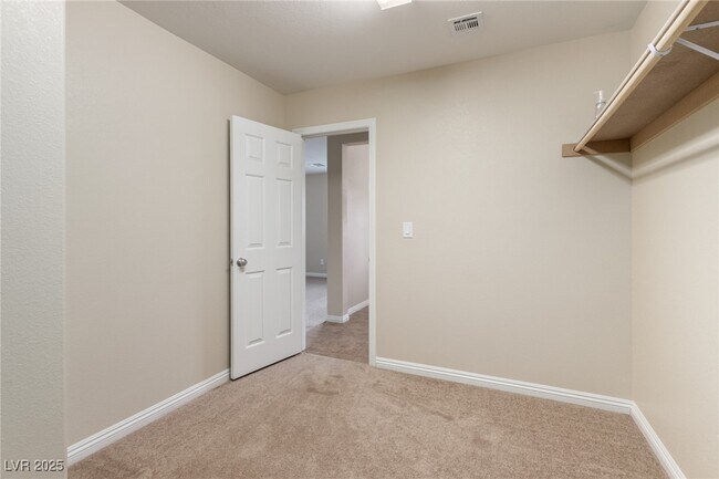 Building Photo - 945 Spiracle Ave