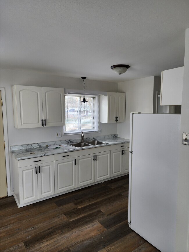 Building Photo - 1864 Murphy Woods Rd