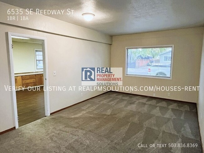 Building Photo - 6535 SE Reedway St
