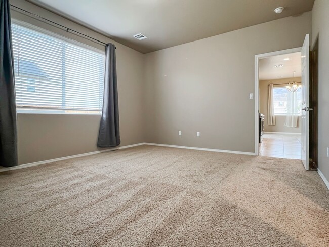 Building Photo - Modern 3 Bed 2 Bath Home - Pet Friendly!