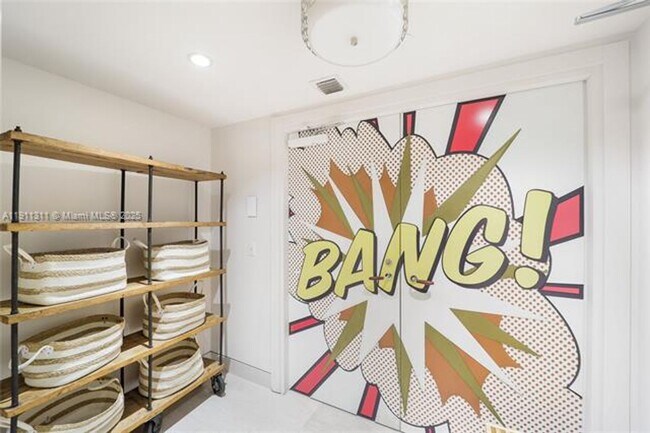 Building Photo - 2627 S Bayshore Dr