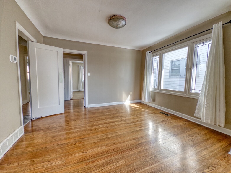 Building Photo - 483 E 8th Ave