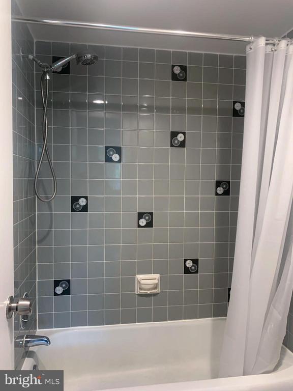 Building Photo - 5353 Columbia Pike