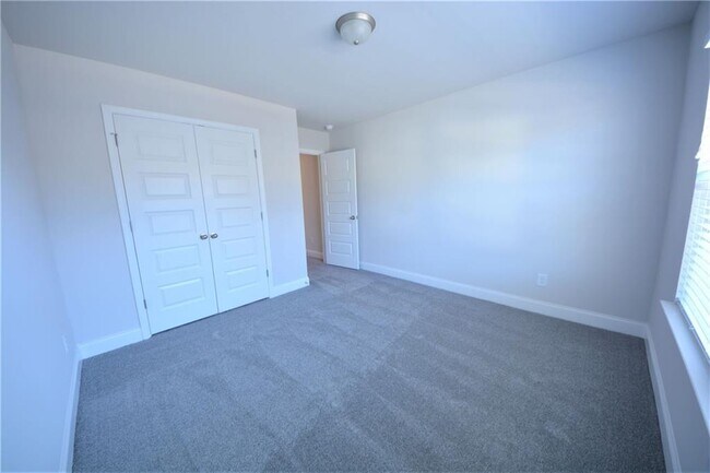 Building Photo - 246 Hellen Vly Dr