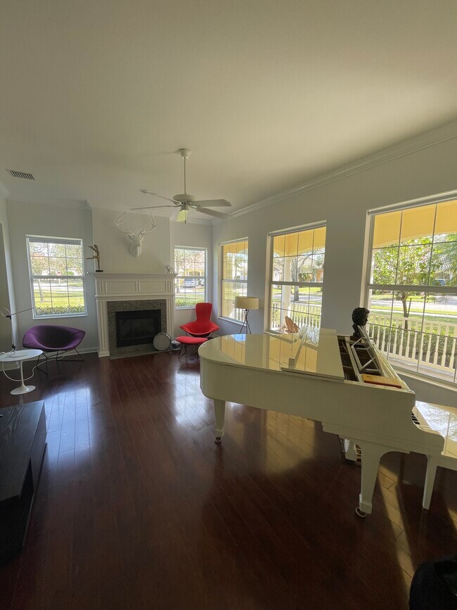 Building Photo - 28308 Moray Dr