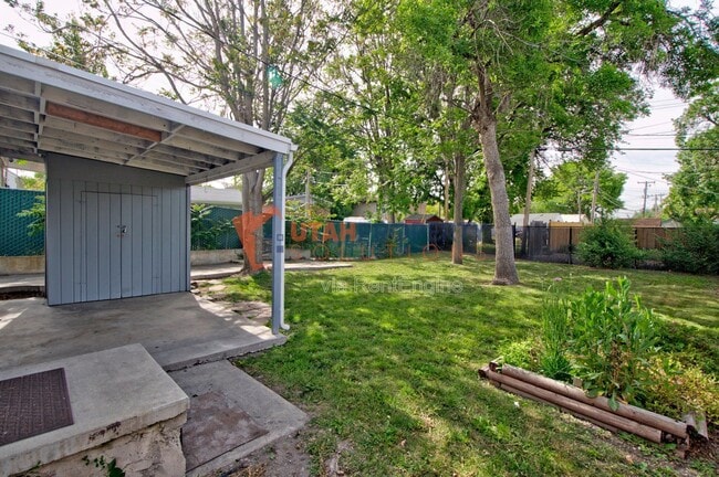 Building Photo - 566 Stringham Ave