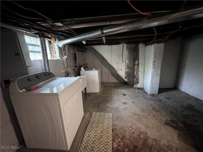 Building Photo - 3820 John Ave