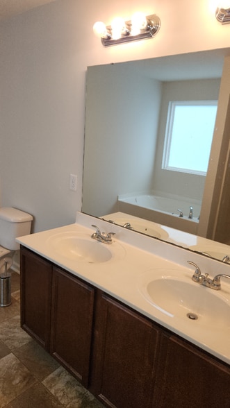 Building Photo - 2633 Taton Ct