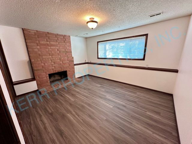 Building Photo - Charming 3-Bed Troutdale Home with Spacious 2,114 Sq Ft Layout & 2.5 Baths!