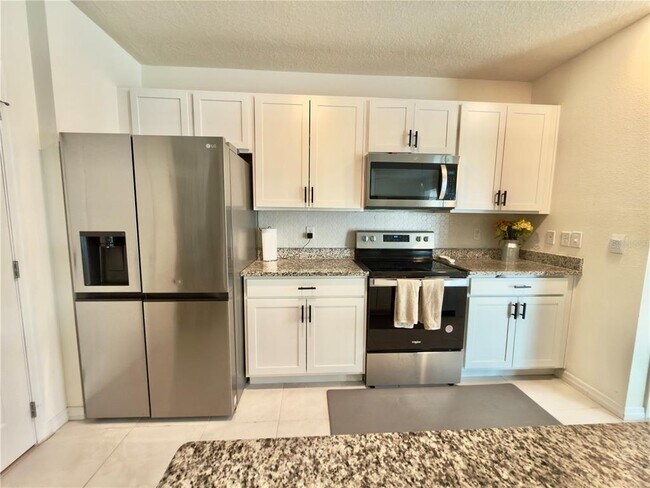 Building Photo - 512 Lily Ln