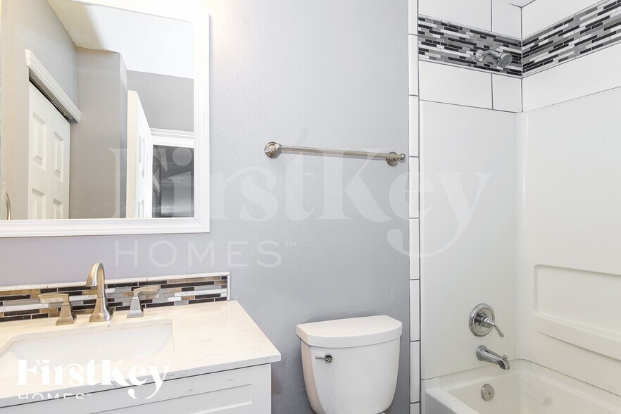 Building Photo - 8736 Belle Union Dr