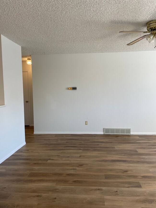 Building Photo - 2143 Ryeland Ln