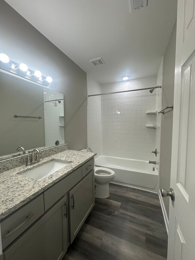 Building Photo - Stylish 2-Bed, 1.5-Bath Condo | Pool, Gym ...