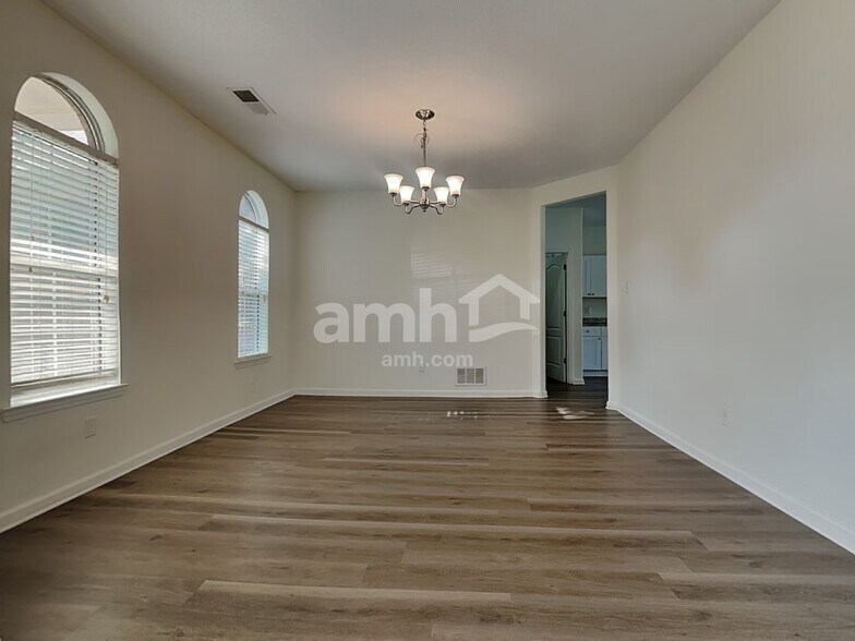Building Photo - 7138 Arcastle Loop E
