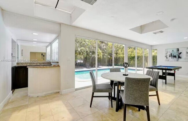 Building Photo - 2080 NE 205th St