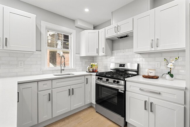 Building Photo - 679-683-683 Columbia Rd