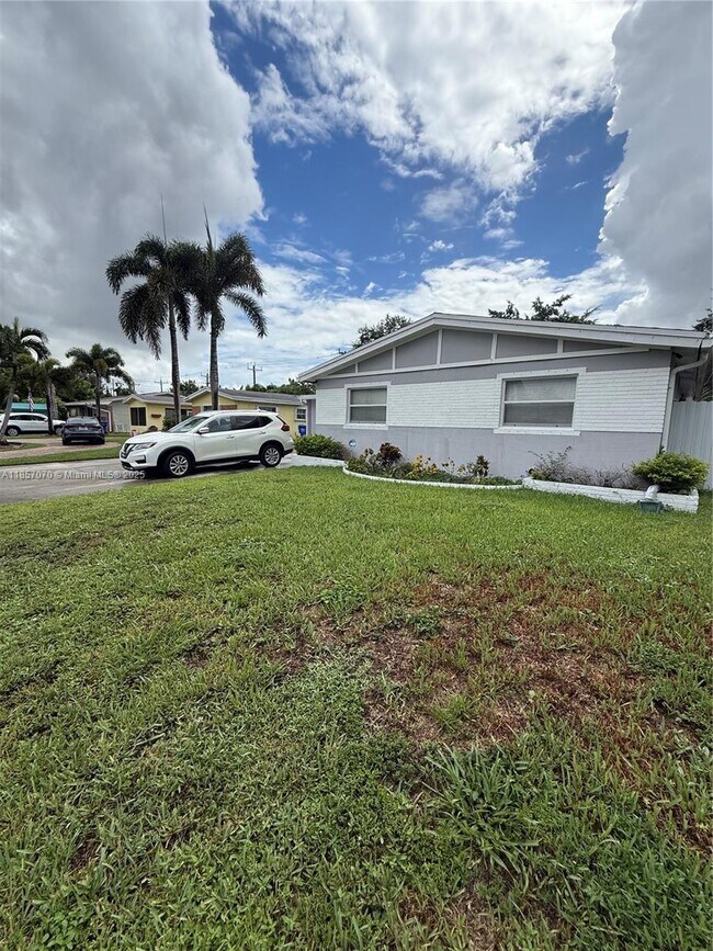 Building Photo - 2231 N 66th Ave