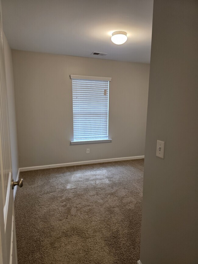 Building Photo - 132 Neva Ave