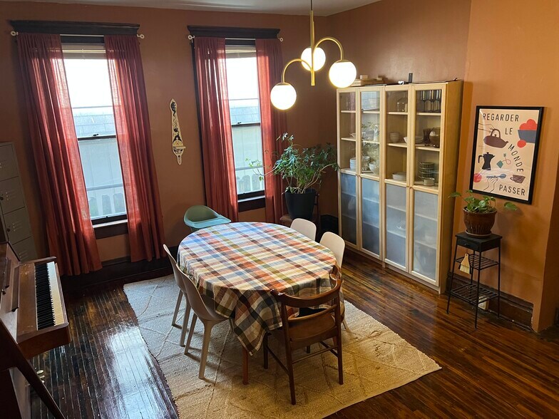 Dining Room3 - 1370 Forsythe Ave