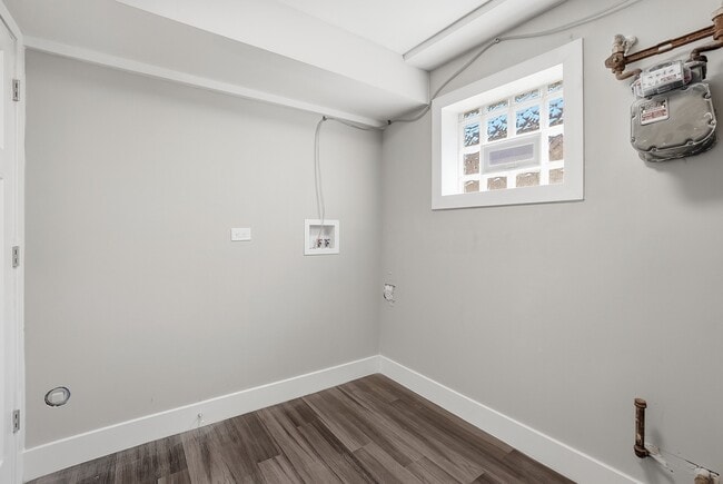 Building Photo - 4447 S Leamington Ave