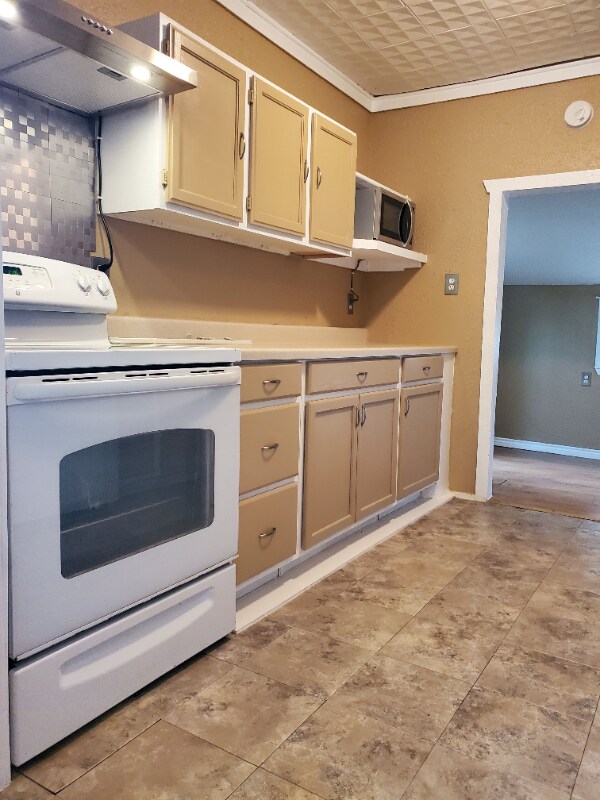 Building Photo - 100 Skyview Dr