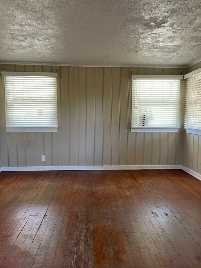 Building Photo - Cute & updated 1 bedroom 1 bathroom Fresno...