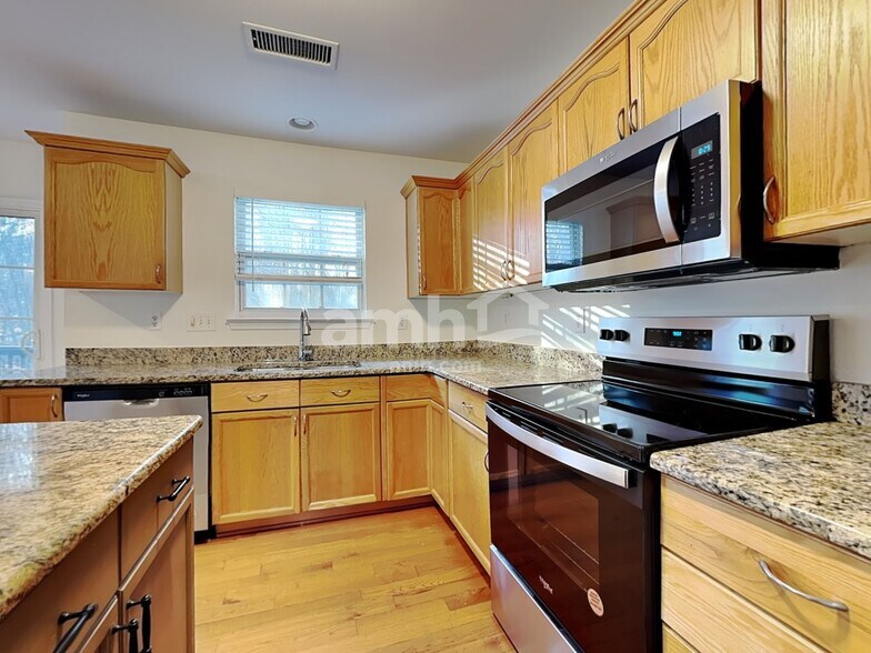 Building Photo - 13724 Bluffton Ct
