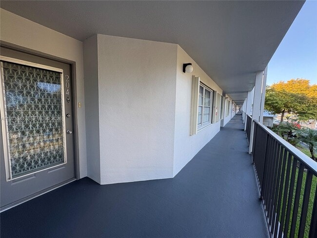 Building Photo - 1300 SW 125th Ave