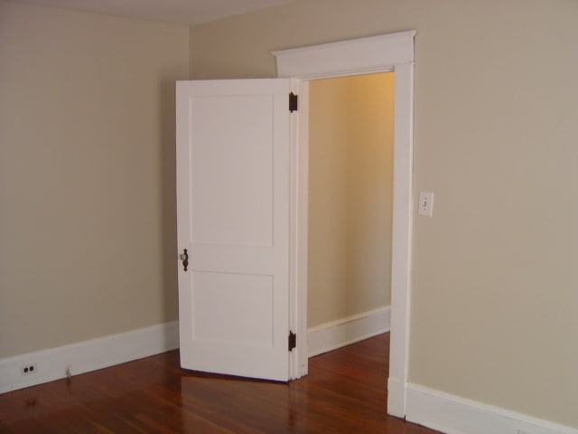 Building Photo - 1 BR Duplex w/ Lawn Service Included