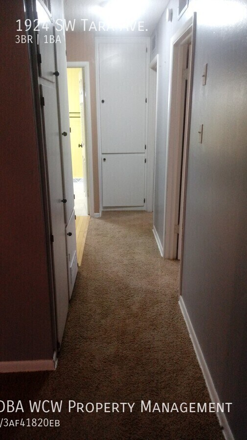 Building Photo - 1924 SW Tara Ave