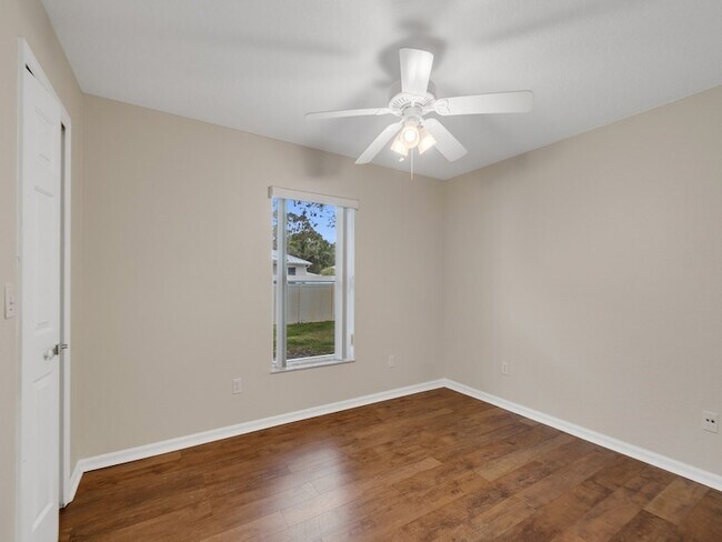 Building Photo - 962 Montrose Ave