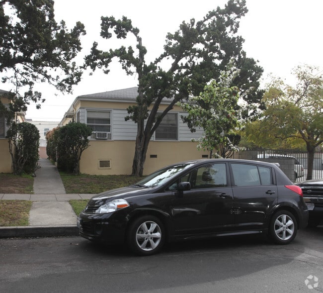 Building Photo - 1620 Rodney Dr